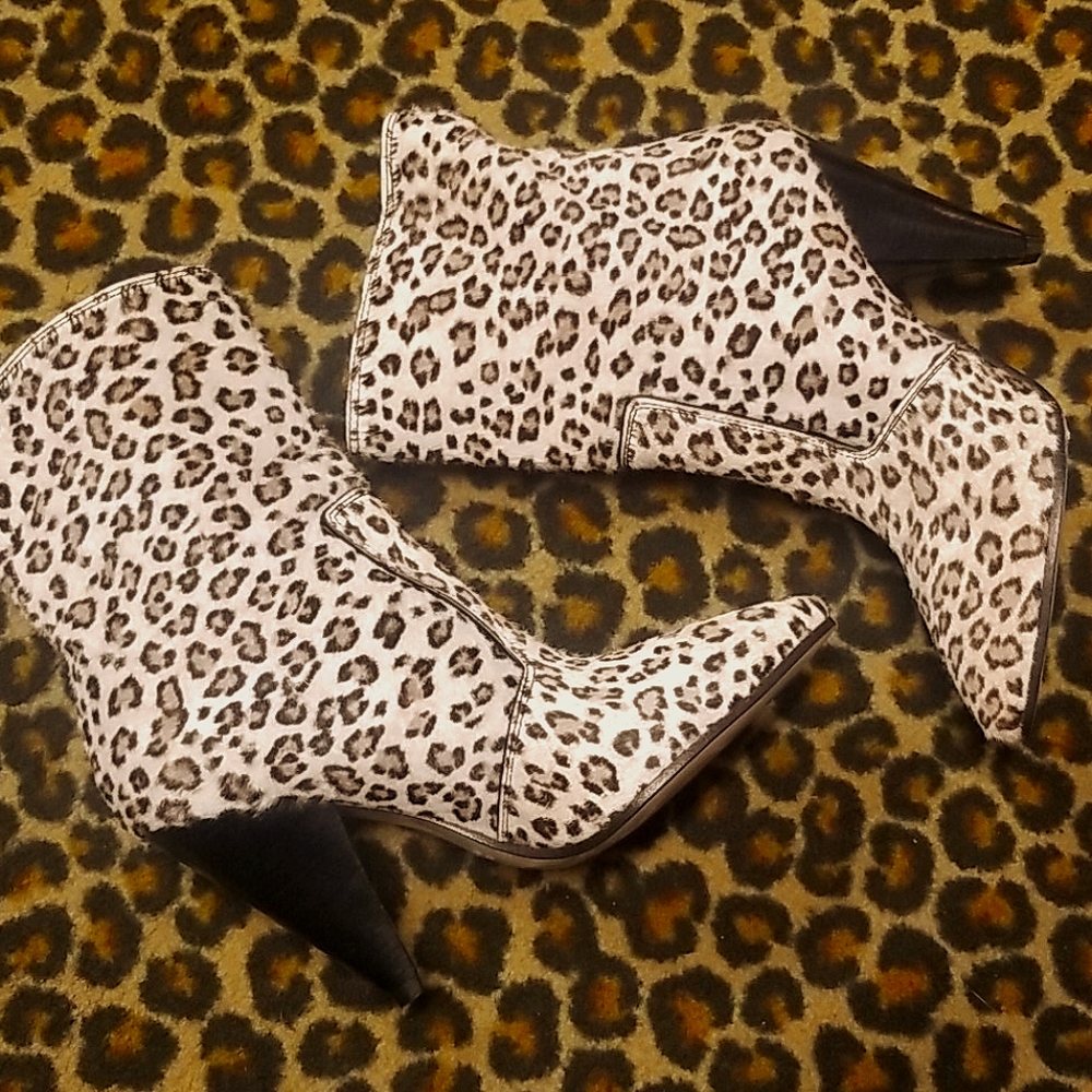 Stuart Weitzman Leopard-Print Pointed Toe Ankle Booties in Cream and Black